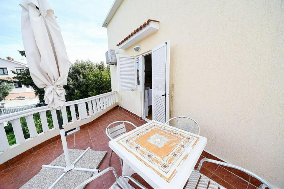 Apartments Dvori Novalja Exterior foto