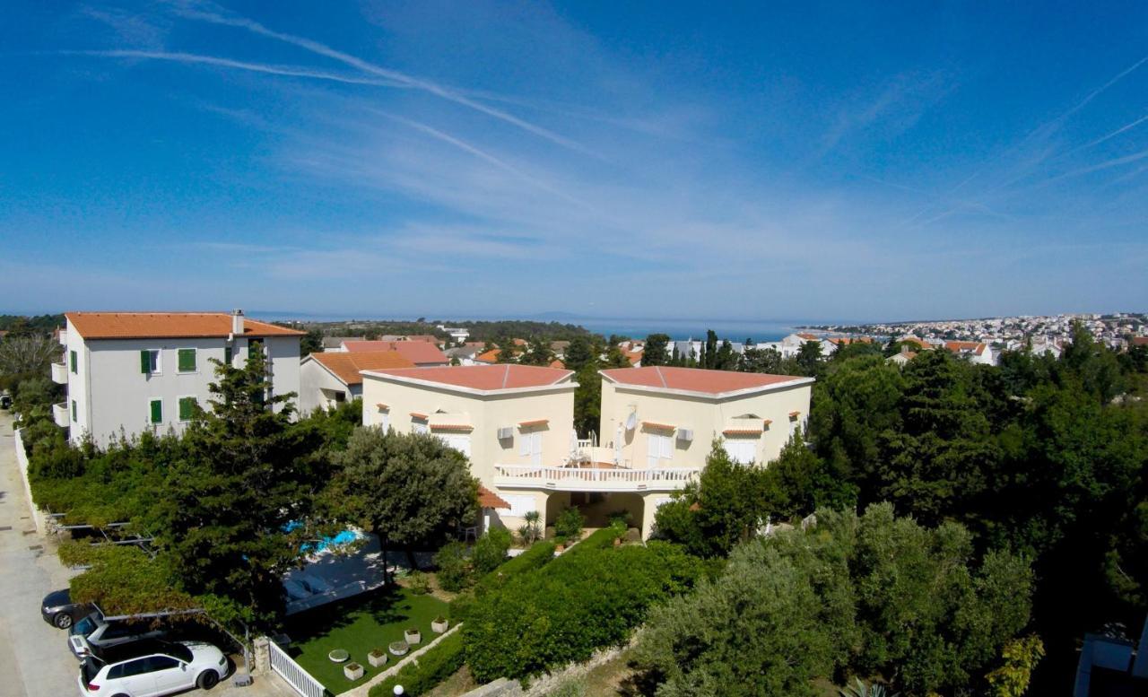 Apartments Dvori Novalja Exterior foto